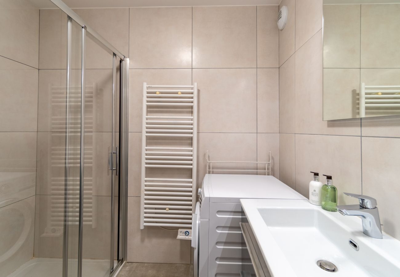 Appartement à Les Gets - Ski in Ski out - 2 ensuite Rooms | 4 ppl | -Django