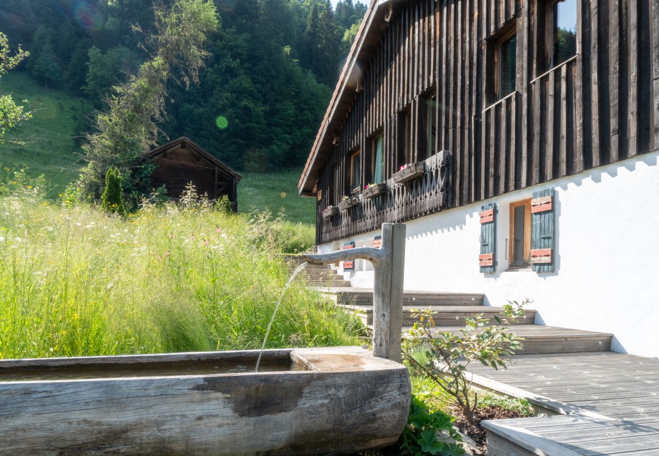 Chalet à Les Gets - Hot tub - Sauna - Minibus - Homely | 11+3 ppl | Ferme Liberte