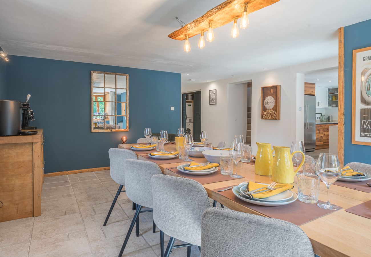 Chalet à Les Gets - Hot tub - Sauna - Minibus - Homely | 11+3 ppl | Ferme Liberte