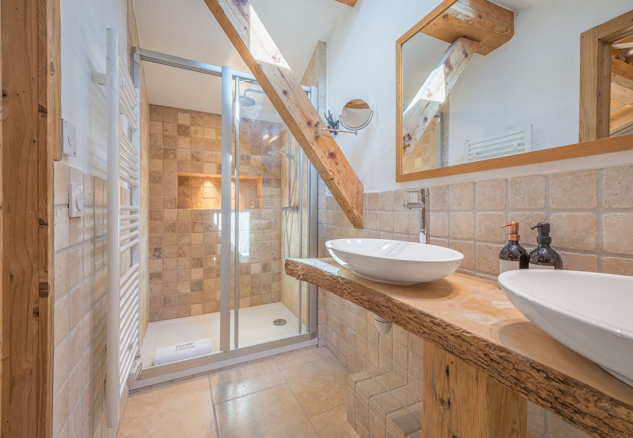 Chalet à Les Gets - Hot tub - Sauna - Minibus - Homely | 11+3 ppl | Ferme Liberte