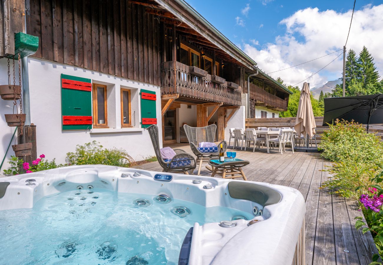 Chalet à Les Gets - Hot tub - Sauna - Minibus - Homely | 11+3 ppl | Ferme Liberte