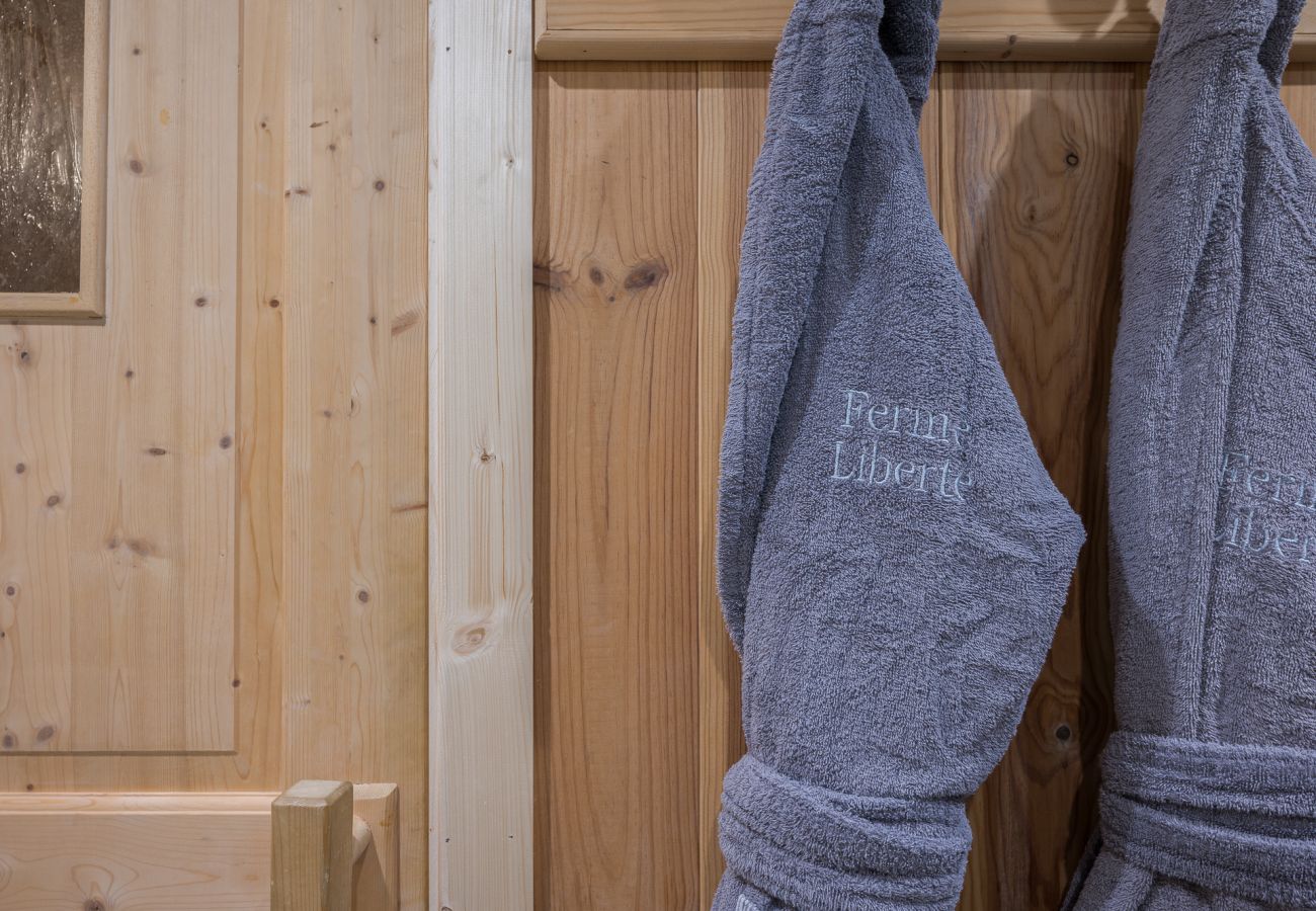 Chalet à Les Gets - Hot tub - Sauna - Minibus - Homely | 11+3 ppl | Ferme Liberte