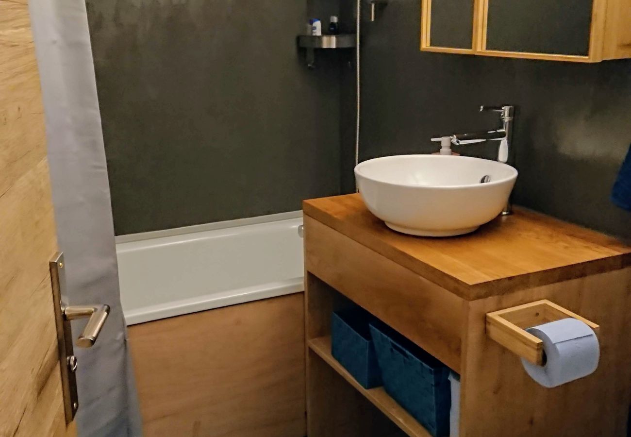 Studio à Les Gets - Perfect ski in/ski out with Bath! | 2ppl | Studio Grizzli 