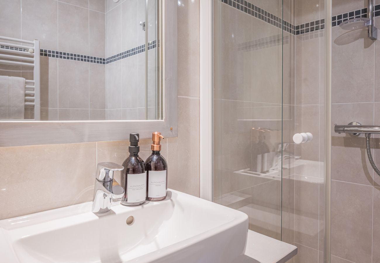Appartement in Les Gets - Bright + Elegant + Easy walk to the piste | 8ppl | Le Cerf