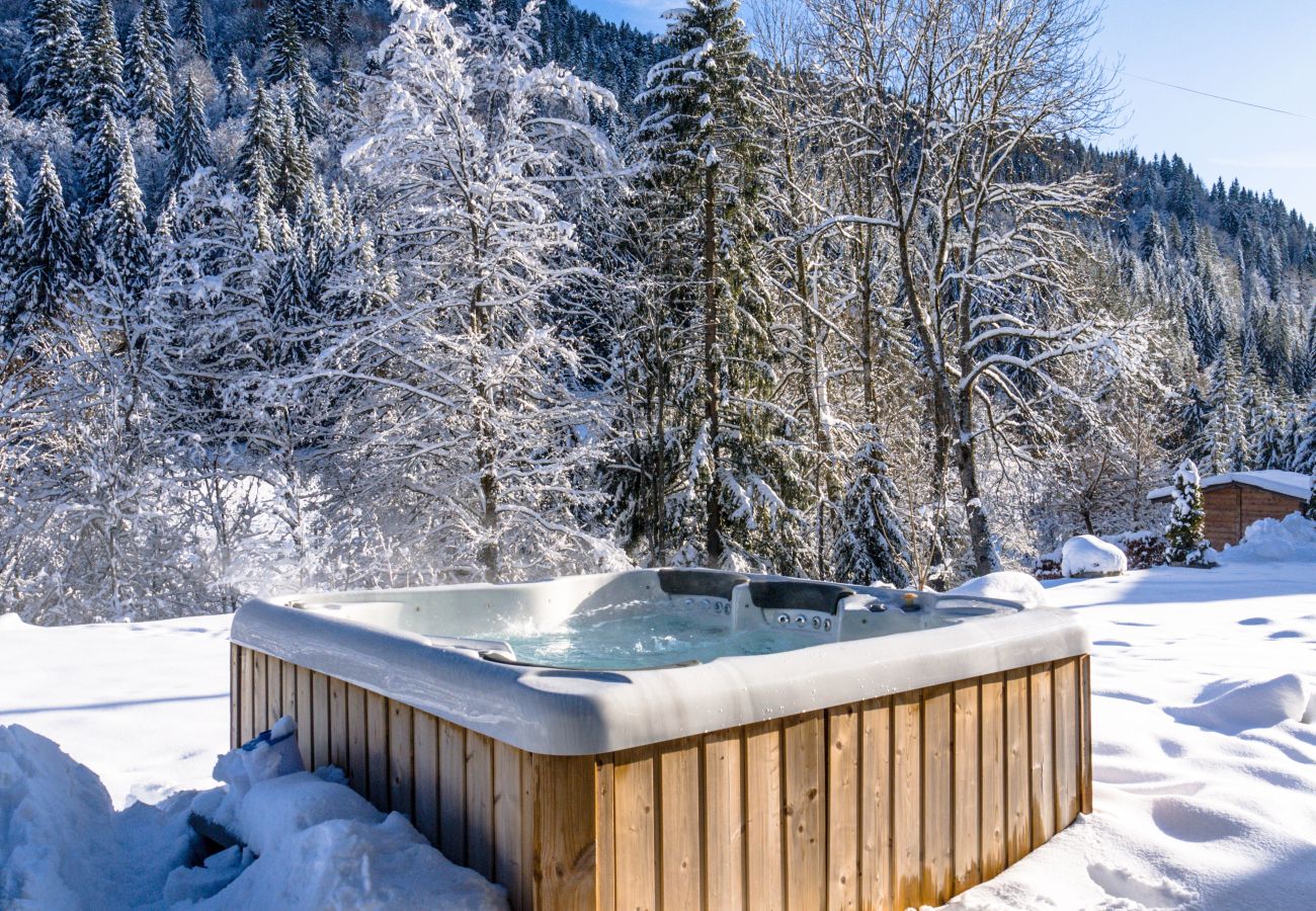 Chalet in Les Gets - Hot tub - Sauna - Minibus -Homely | 11+3 ppl | Ferme Liberte