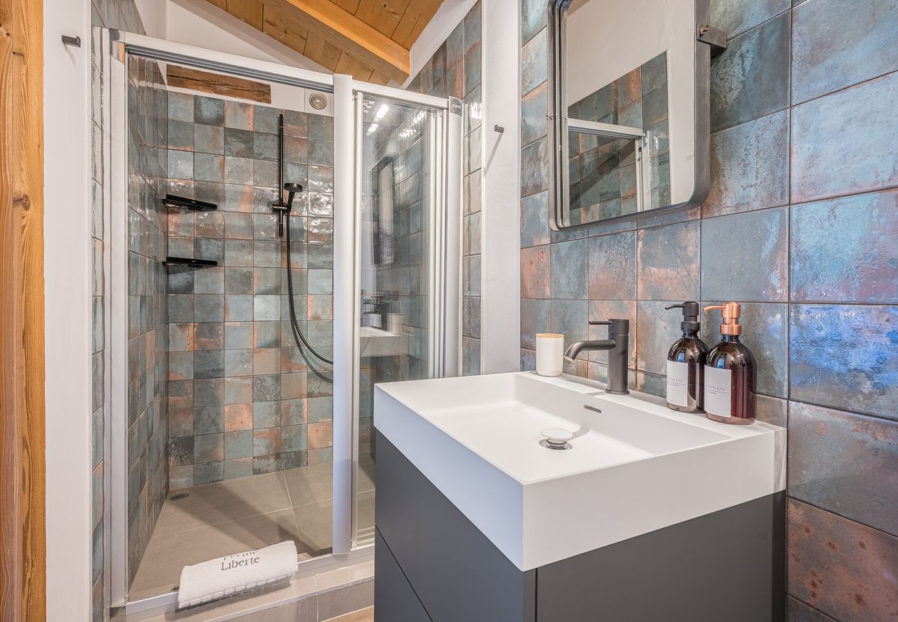 Chalet in Les Gets - Hot tub - Sauna - Minibus -Homely | 11+3 ppl | Ferme Liberte