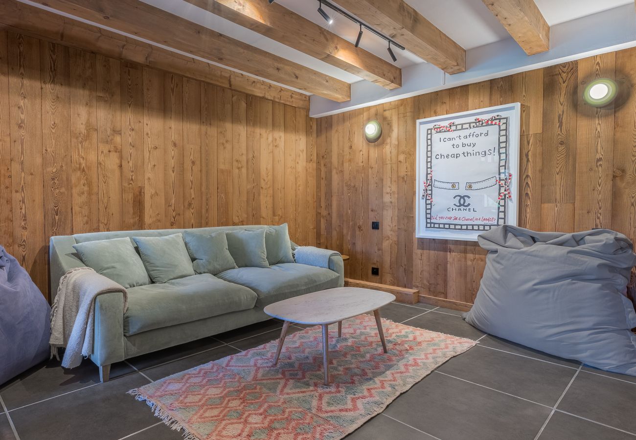 Chalet in Les Gets - Hot tub - Sauna - Minibus -Homely | 11+3 ppl | Ferme Liberte