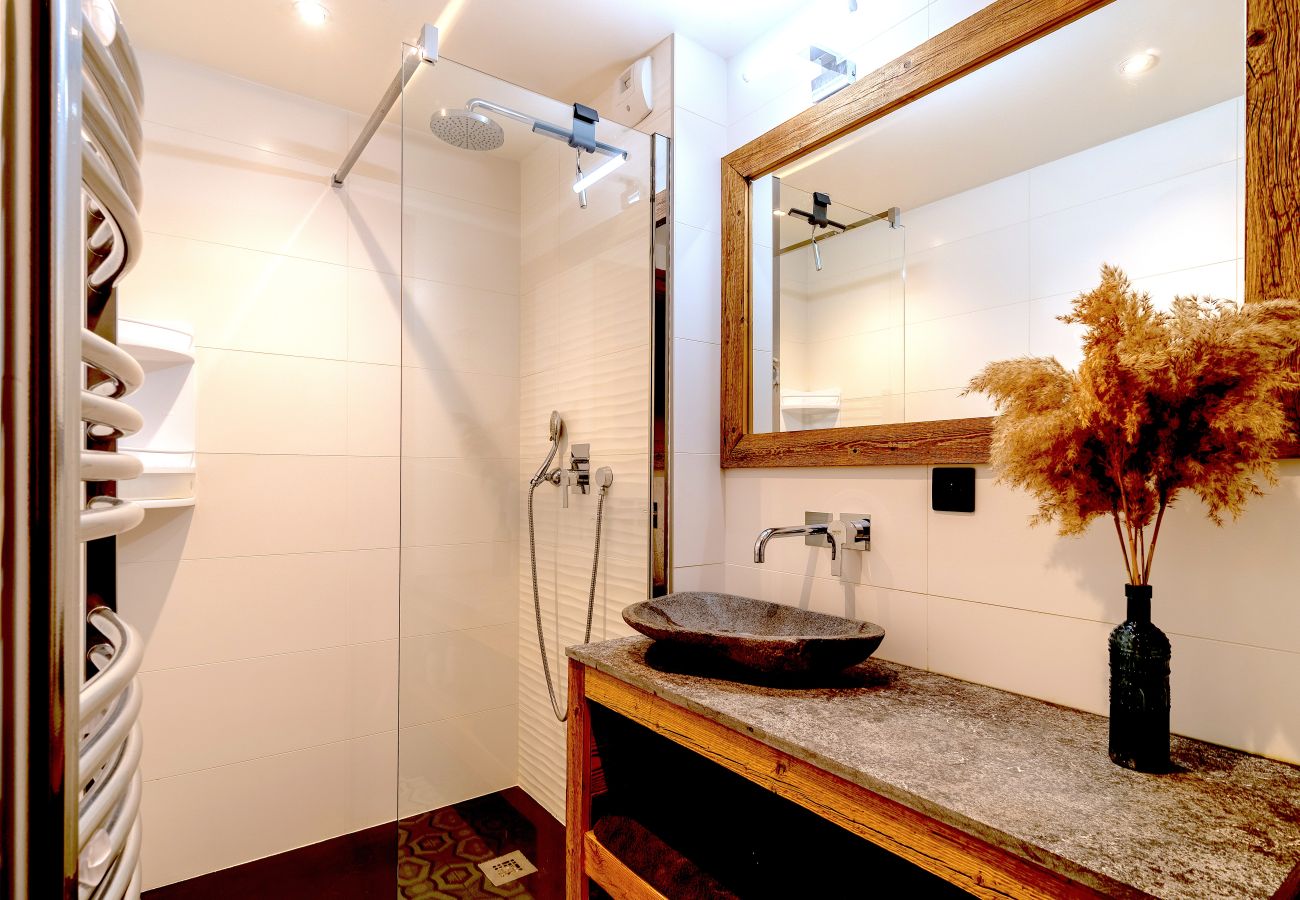 Appartement in Les Gets - Stunning vista with large Hot Tub balcony | 10ppl | Le Rocher