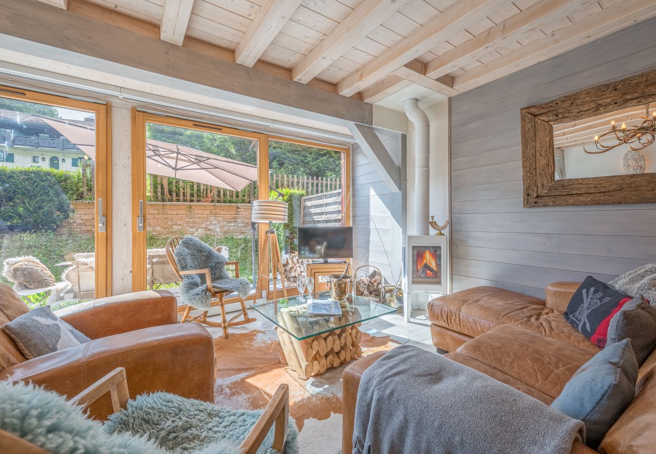 Apartment in Les Gets - Bright + Elegant + Easy walk to the piste | 8ppl | Le Cerf