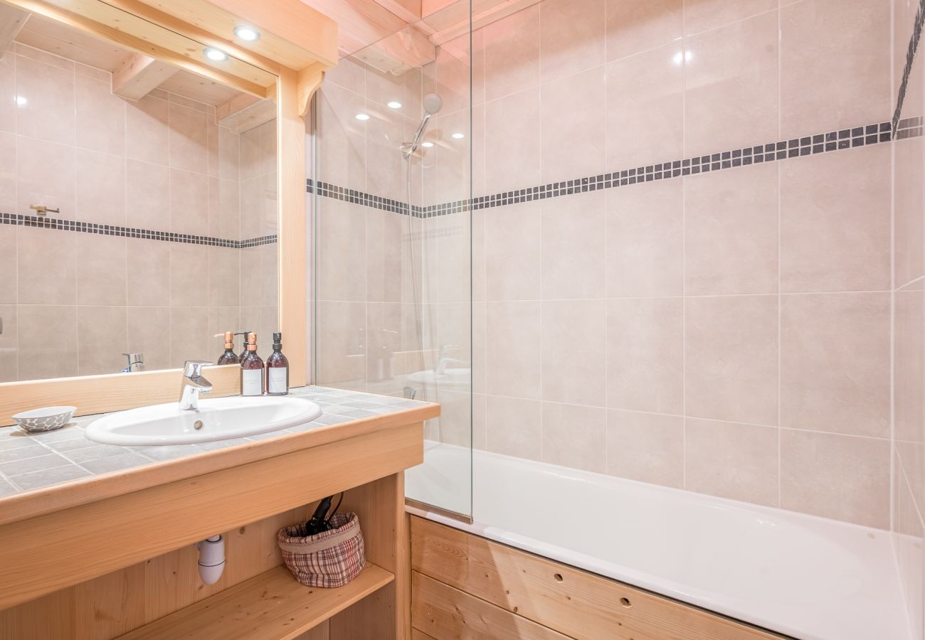 Apartment in Les Gets - Bright + Elegant + Easy walk to the piste | 8ppl | Le Cerf