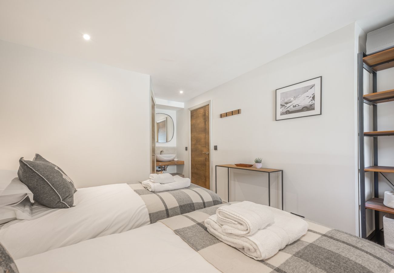 Apartment in Les Gets - Luxury,newly finished middle of town + Spa access | 8ppl | Coin Cache