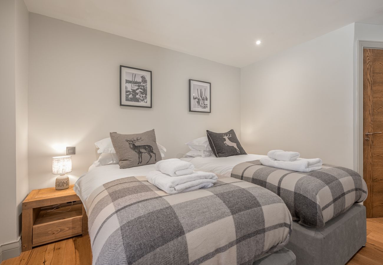 Apartment in Les Gets - Luxury,newly finished middle of town + Spa access | 8ppl | Coin Cache