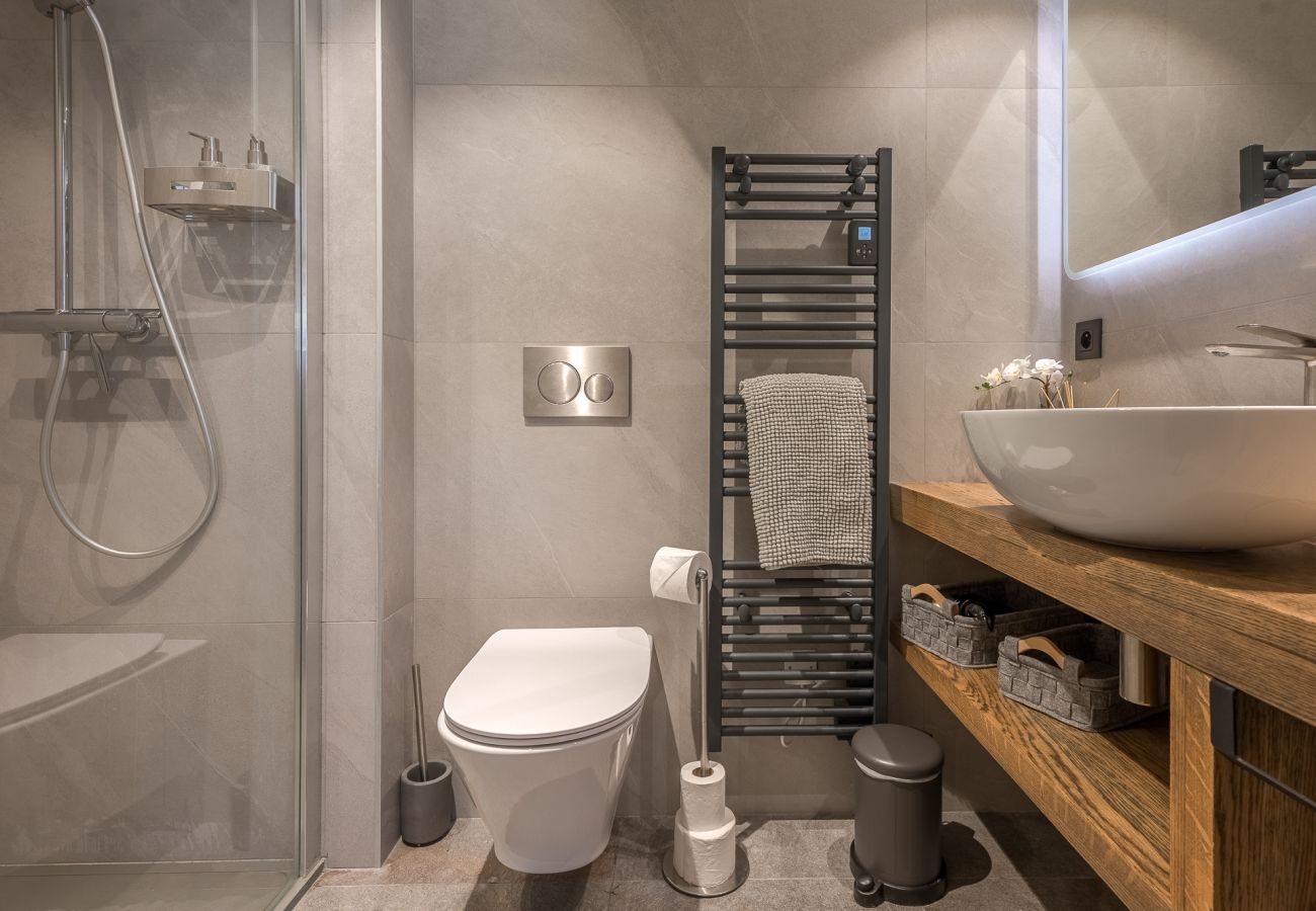 Apartment in Les Gets - Luxury,newly finished middle of town + Spa access | 8ppl | Coin Cache