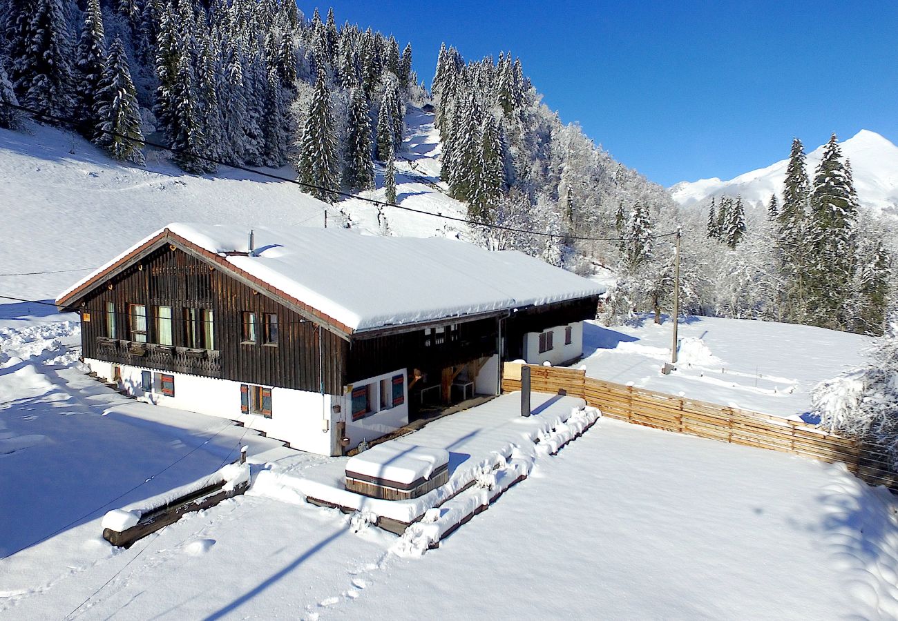 Chalet in Les Gets - Hot tub - Sauna - Minibus -Homely | 11+3 ppl | Ferme Liberte