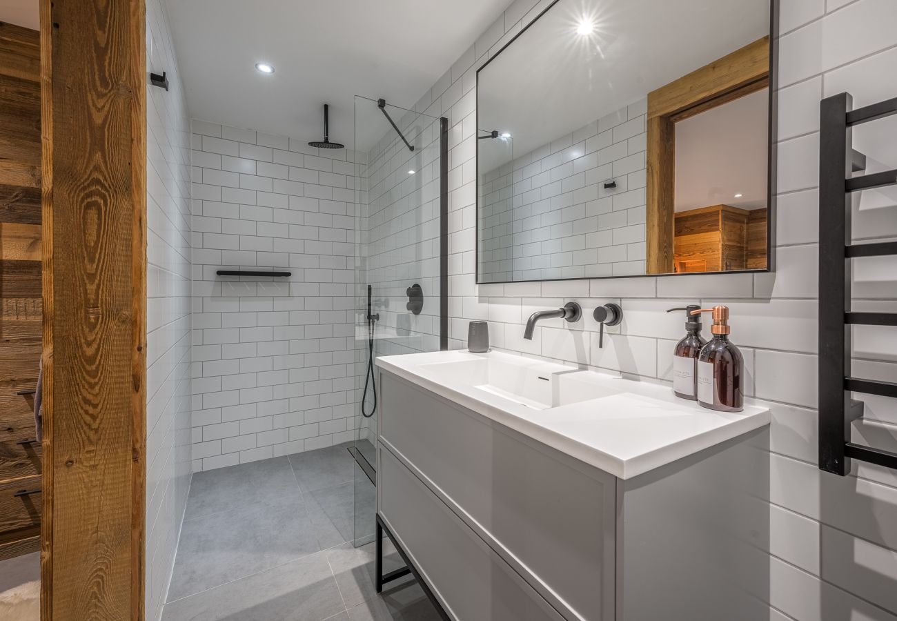 Chalet in Les Gets - Hot tub - Sauna - Minibus -Homely | 11+3 ppl | Ferme Liberte