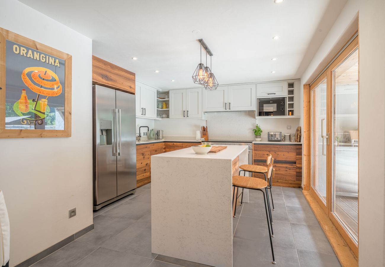 Chalet in Les Gets - Hot tub - Sauna - Minibus -Homely | 11+3 ppl | Ferme Liberte