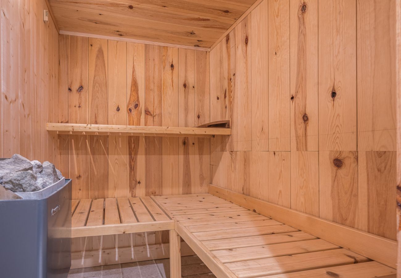 Chalet in Les Gets - Hot tub - Sauna - Minibus -Homely | 11+3 ppl | Ferme Liberte