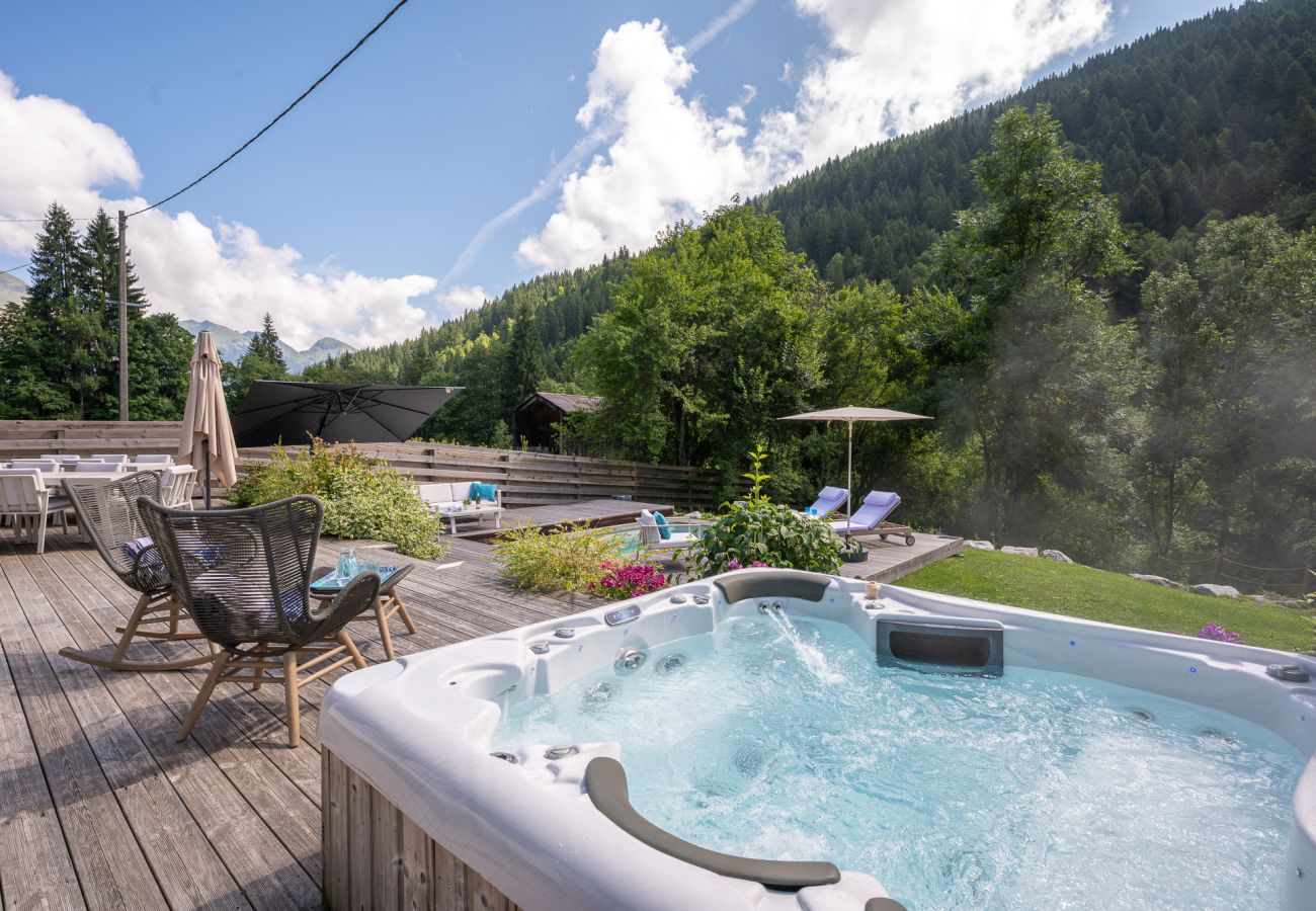 Chalet in Les Gets - Hot tub - Sauna - Minibus -Homely | 11+3 ppl | Ferme Liberte