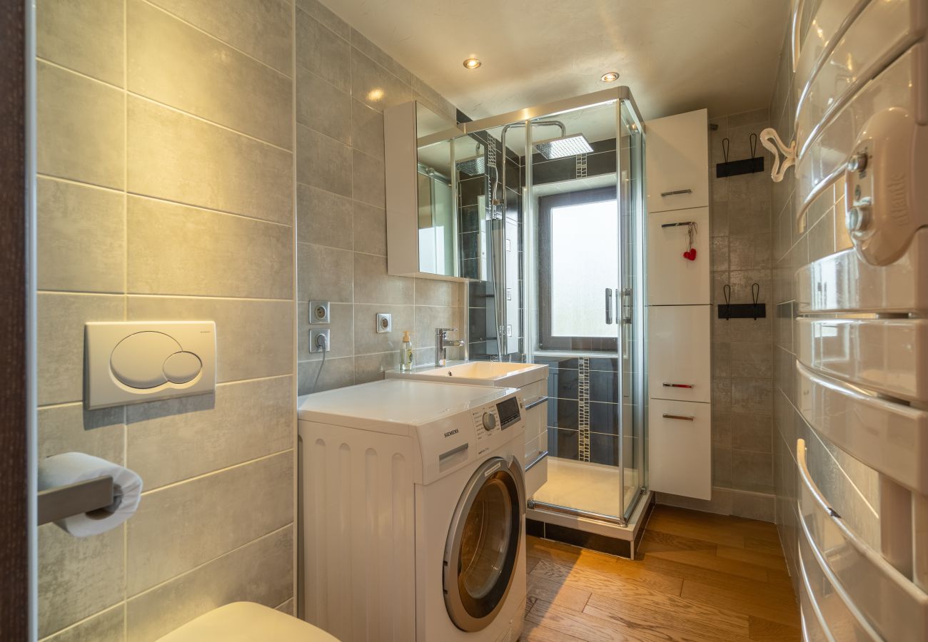 Apartment in Les Gets - EPIC views, Ski in, ski out | 5 ppl | Apart Grizzli 